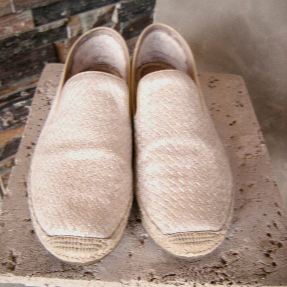 UGG Size 11 Slip On Leather Woven Look Rope Soled Shoes Beige/Goldtone Comfort
